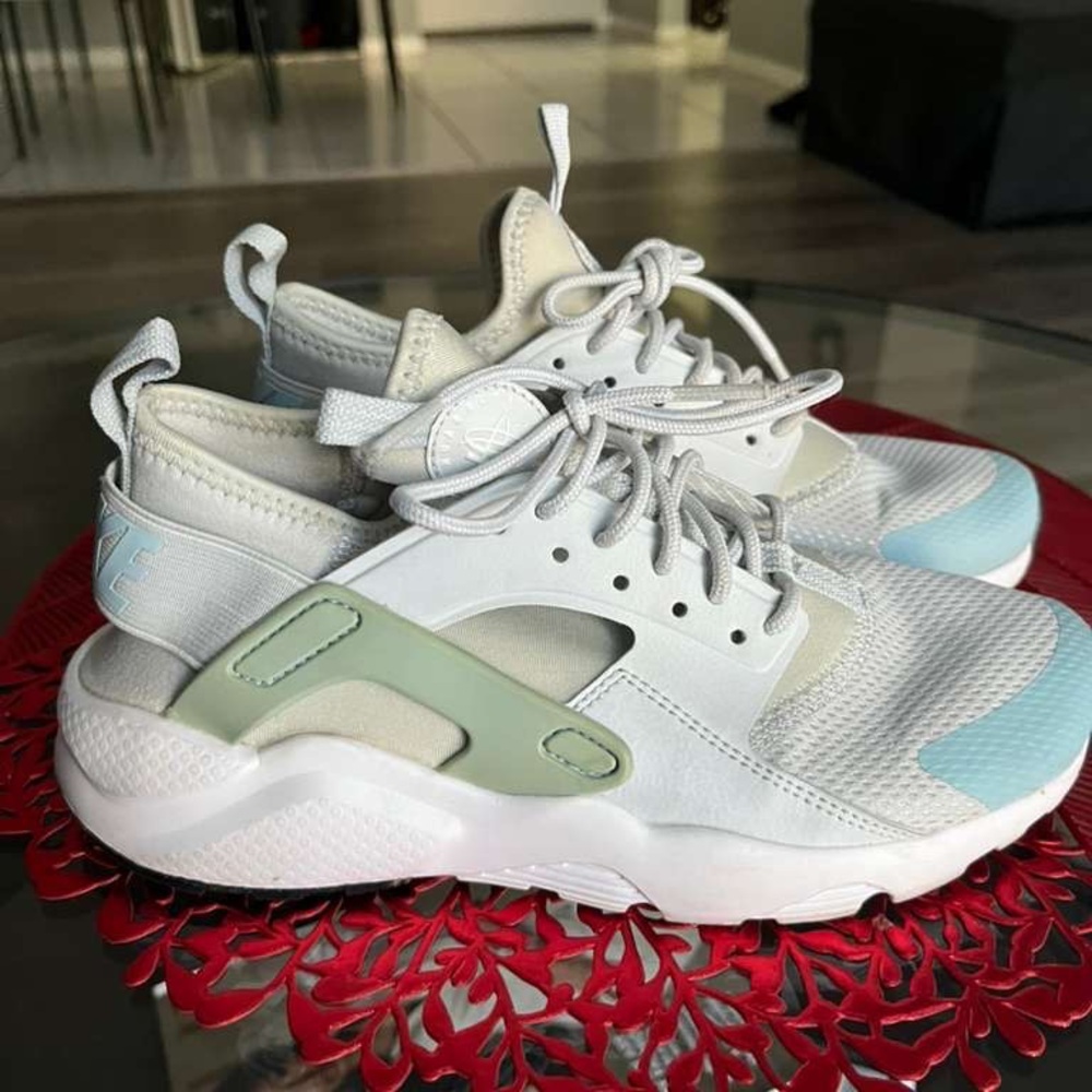 Nike Huarache Kids Sneakers in White, Blue, and Green 5y